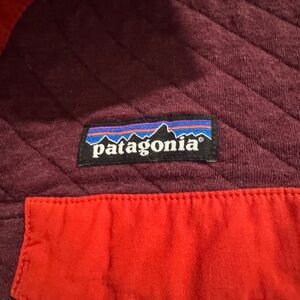 Patagonia quilted Burgundy quartz up
